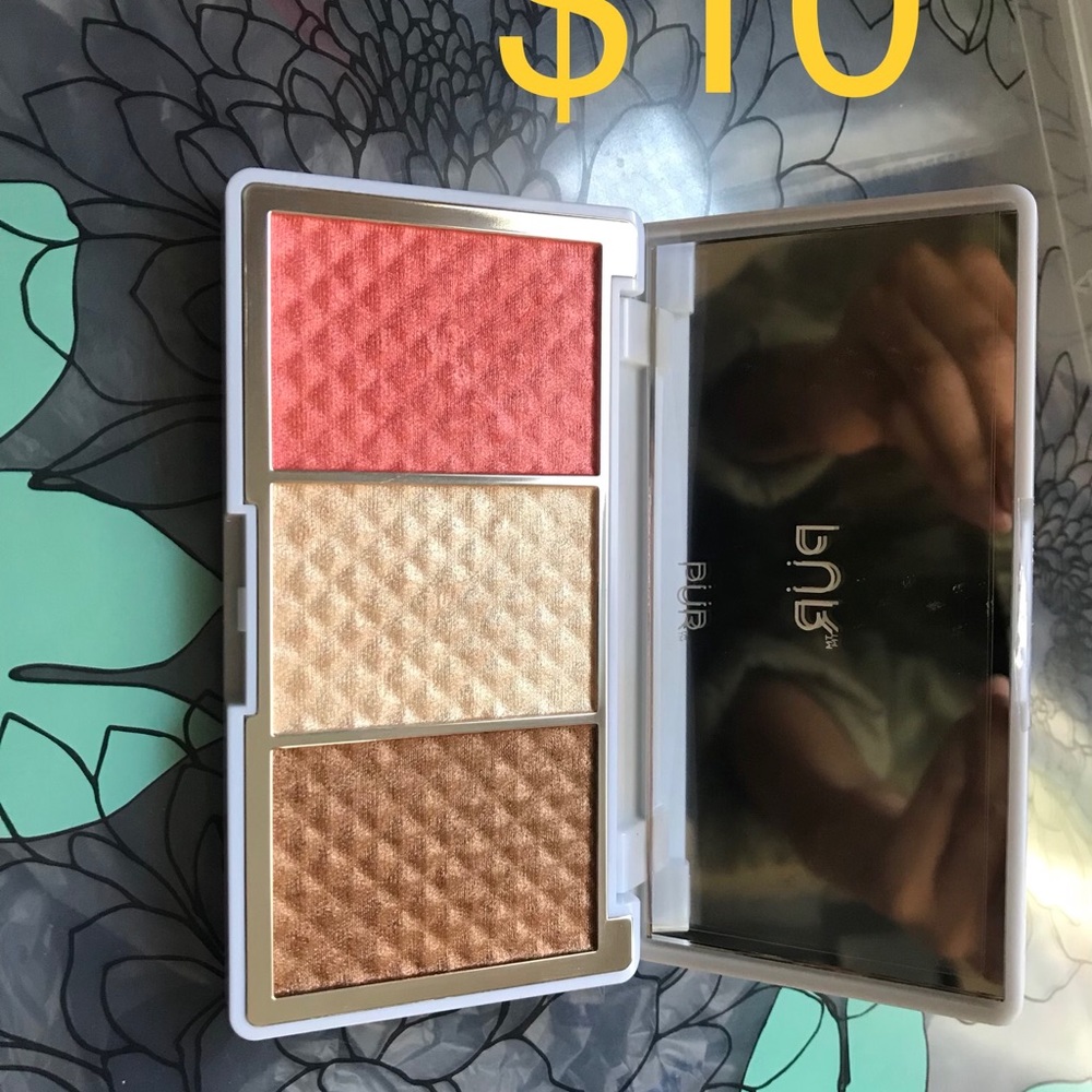 Makeup Bundle (items sold separately upon request)